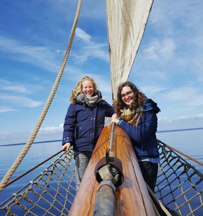 Sarah vom BUND mit mir vorne im Schiffsnetz Sarah vom BUND mit mir vorne im Schiffsnetz